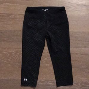 NWT 🖤Under Armour crop black compression leggings